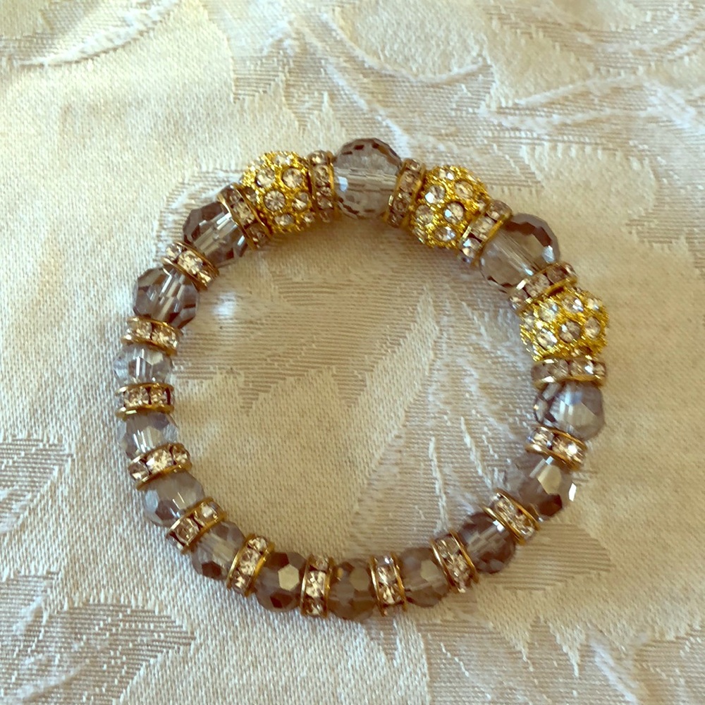 Bracelet costume jewelry.
